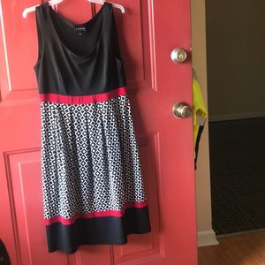 Miss’s sleeveless dress size M